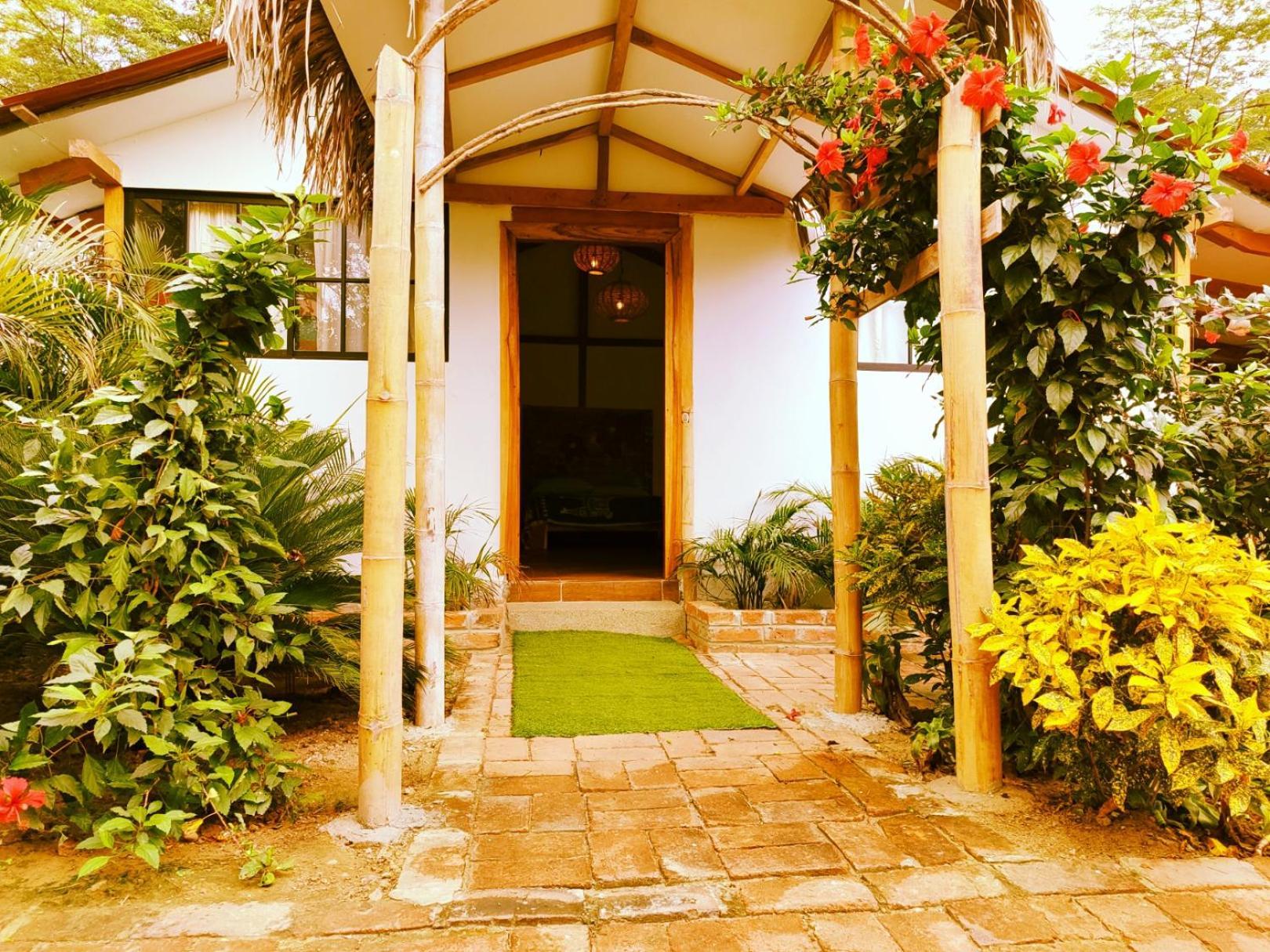 Cafe Madame Otel Puerto López Dış mekan fotoğraf