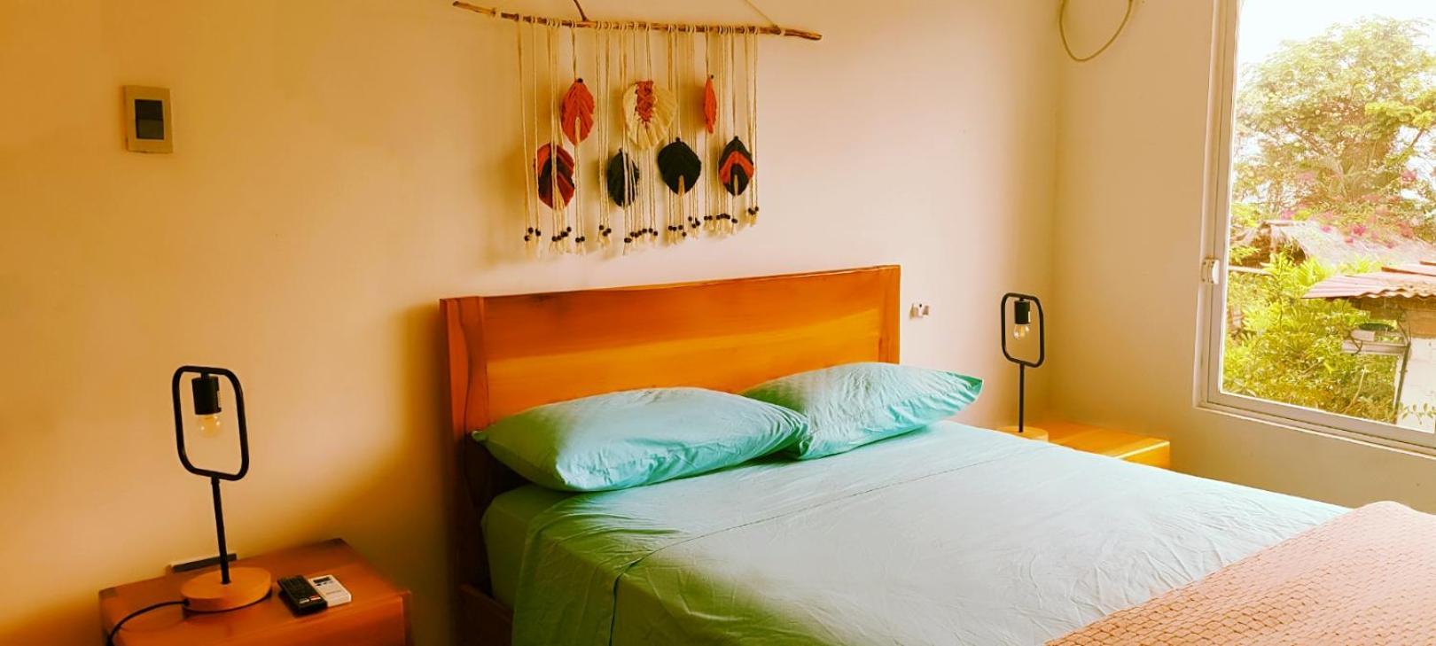 Cafe Madame Otel Puerto López Dış mekan fotoğraf